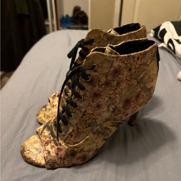 Nanette Lepore Women's Halle Ankle Bootie, Cognac Multicolor Suede 7M - Picture 5 of 13